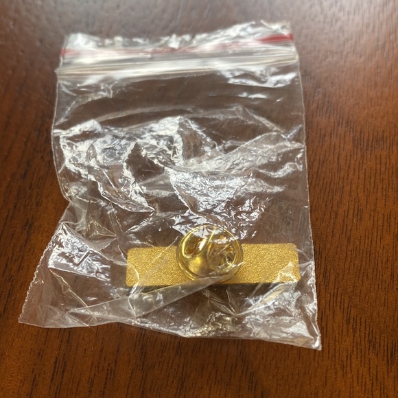 Barbour lapel pin - Picture 2 of 2